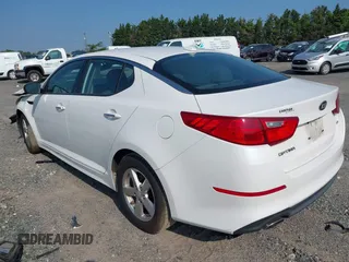2015 Kia Optima LX z VIN KNAGM4A76F5569420, wystawiony jako IAAI lot #42423133 z przebiegiem 93 094 mil mil oraz . Historia ofert i sprzedaży dostępna na DreamBid. Obrazek 3.