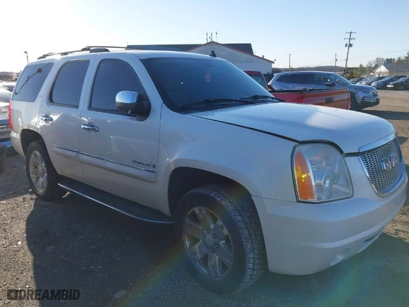 2008 GMC Yukon SLT w/4SB with VIN 1GKFK13058R176138, listed as a IAAI auction lot 41816039 with 199,426 mi miles. Bid and sale history available at carsss.com. Image 1.