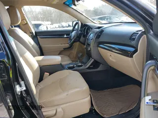 2011 Kia Sorento EX with VIN 5XYKUDA25BG043458, listed as a IAAI auction lot 41363660 with 197,151 mi miles. Bid and sale history available at carsss.com. Image 5.