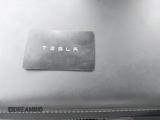 2024 Tesla Model Y с VIN 7SAYGDED5RF093696, выставлен на аукционе IAAI как лот 42061020 с пробегом 21 220 миль миль и . История ставок и продаж доступна на DreamBid. Изображение 11.