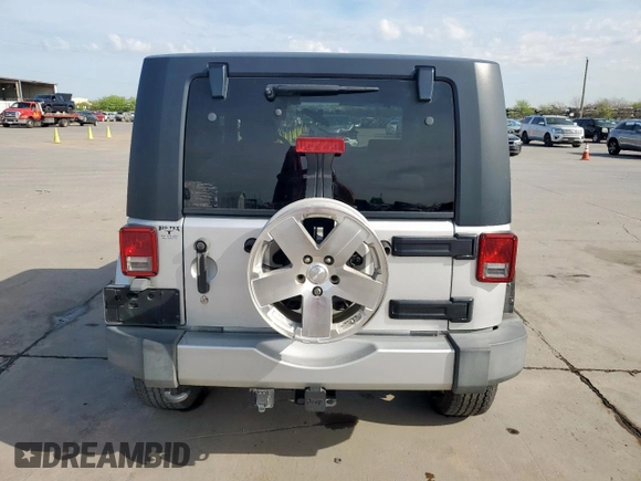 2009 Jeep Wrangler Sahara z VIN 1J4FA54169L780809, wystawiony jako Copart lot #50598925 z przebiegiem 121 078 mil mil oraz Szkoda całkowita • Salvage title. Historia ofert i sprzedaży dostępna na DreamBid. Obrazek 6.