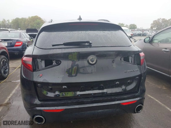 2021 Alfa Romeo Stelvio Ti with VIN ZASPAKBN9M7D09213, listed as a IAAI auction lot 41812289 with 38,410 mi miles. Bid and sale history available at carsss.com. Image 17.
