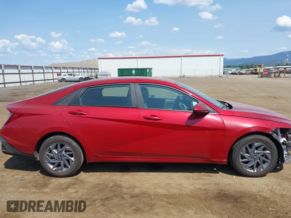2024 Hyundai Elantra SEL z VIN KMHLM4DG5RU653537, wystawiony jako IAAI lot #42433134 z przebiegiem 37 478 mil mil oraz . Historia ofert i sprzedaży dostępna na DreamBid. Obrazek 14.