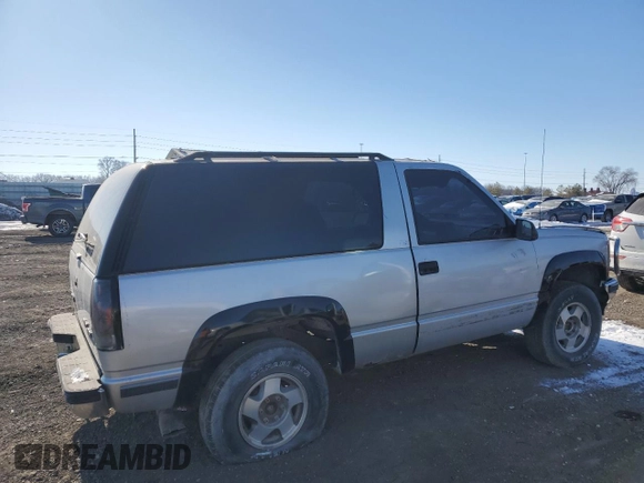 1993 GMC Yukon with VIN 1GKEK18K3PJ741909, listed as a Copart auction lot 46118535 with 241,936 mi miles and Clean Title. Bid and sale history available at carsss.com. Image 3.