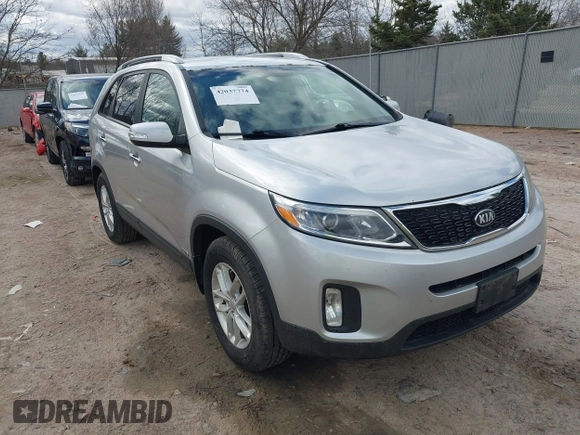 2014 Kia Sorento LX with VIN 5XYKTCA62EG522196, listed as a IAAI auction lot 42037774 with 1 mi miles. Bid and sale history available at carsss.com. Image 1.