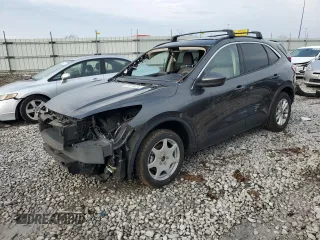 2020 Ford Escape SE z VIN 1FMCU9G61LUB85975, wystawiony jako Copart lot #85979334 z przebiegiem 64 411 mil mil oraz Szkoda całkowita • Salvage title. Historia ofert i sprzedaży dostępna na DreamBid. Obrazek 1.