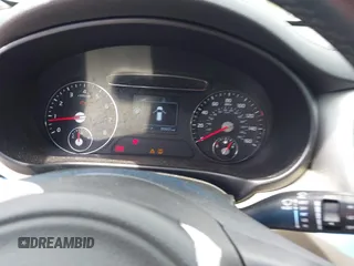 2017 Kia Sorento LX z VIN 5XYPG4A35HG214790, wystawiony jako IAAI lot #42202652 z przebiegiem 89 655 mil mil oraz . Historia ofert i sprzedaży dostępna na DreamBid. Obrazek 7.