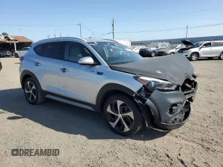 2017 Hyundai Tucson Sport z VIN KM8J33A26HU469865, wystawiony jako Copart lot #52766315 z przebiegiem 82 893 mil mil oraz Szkoda całkowita • Salvage title. Historia ofert i sprzedaży dostępna na DreamBid. Obrazek 4.