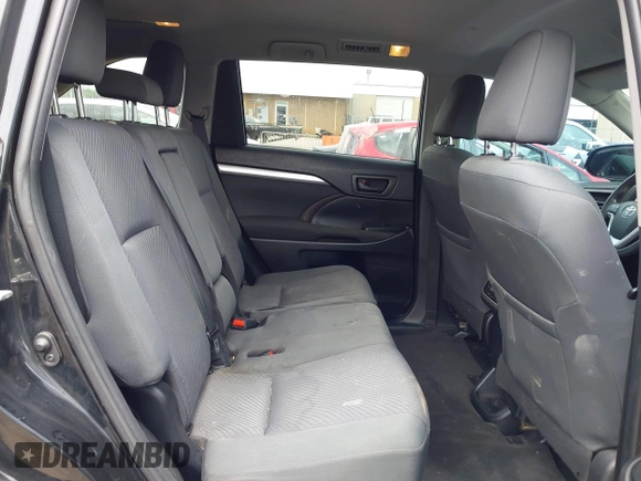 2019 Toyota Highlander LE z VIN 5TDZZRFH3KS313011, wystawiony jako IAAI lot #42140309 z przebiegiem 129 487 mil mil oraz . Historia ofert i sprzedaży dostępna na DreamBid. Obrazek 8.