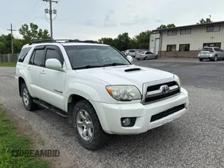 2006 Toyota 4Runner SR5 z VIN JTEBU14R668067798, wystawiony jako Copart lot #60982405 z przebiegiem 204 294 mil mil oraz Czysty tytuł • Clean title. Historia ofert i sprzedaży dostępna na DreamBid. Obrazek 1.