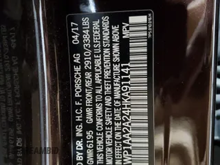 2017 Porsche Cayenne z VIN WP1AA2A24HKA91141, wystawiony jako Copart lot #88939575 z przebiegiem 72 140 mil mil oraz Szkoda całkowita • Salvage title. Historia ofert i sprzedaży dostępna na DreamBid. Obrazek 13.