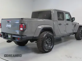 2020 Jeep Gladiator Overland z VIN 1C6HJTFG5LL169558, wystawiony jako Copart lot #60276825 z przebiegiem 102 866 mil mil oraz Czysty tytuł • Clean title. Historia ofert i sprzedaży dostępna na DreamBid. Obrazek 3.