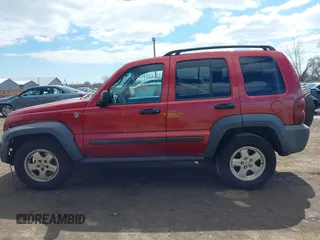 2007 Jeep Liberty Sport with VIN 1J4GL48K47W712628, listed as a IAAI auction lot 42018928 with 176,326 mi miles. Bid and sale history available at carsss.com. Image 14.