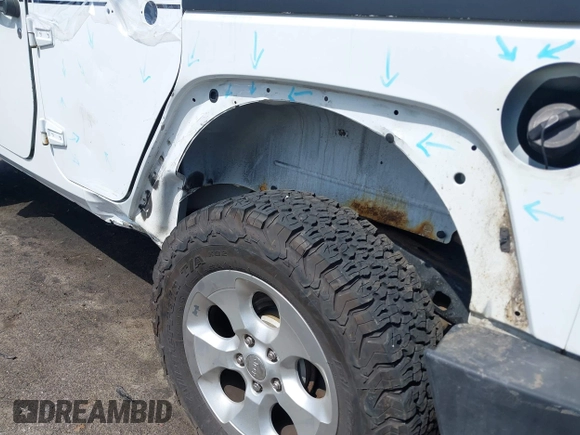 2015 Jeep Wrangler Unlimited Sahara with VIN 1C4HJWEG6FL556460, listed as a IAAI auction lot 42066648 with 54,747 mi miles. Bid and sale history available at carsss.com. Image 18.