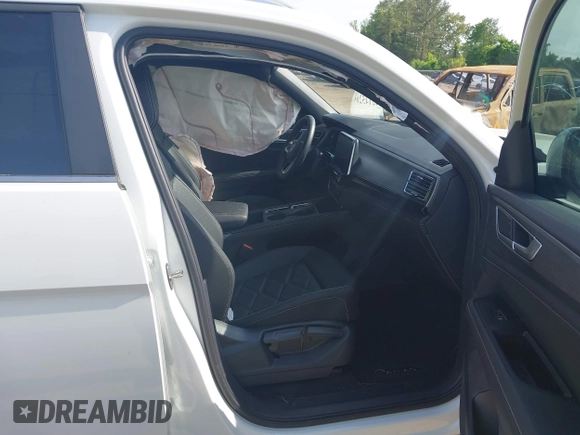 2024 Volkswagen Atlas SE with VIN 1V2DE2CA0RC259827, listed as a IAAI auction lot 42145264 with 10,302 mi miles and . Bid and sale history available at DreamBid. Image 5.