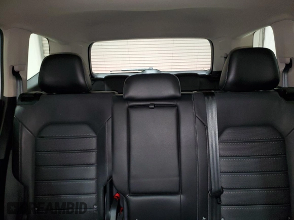 2018 Volkswagen Atlas SEL Premium z VIN 1V2NR2CA6JC577450, wystawiony jako Copart lot #64202745 z przebiegiem 50 195 mil mil oraz Szkoda całkowita • Salvage title. Historia ofert i sprzedaży dostępna na DreamBid. Obrazek 10.