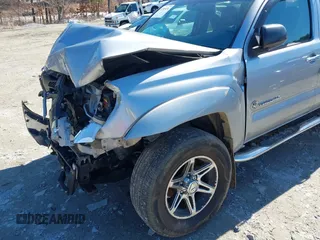 2014 Toyota Tacoma PreRunner with VIN 5TFJU4GNXEX061808, listed as a IAAI auction lot 41585931 with 214,240 mi miles. Bid and sale history available at carsss.com. Image 6.