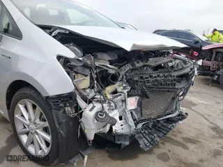 2013 Toyota Prius v Two with VIN JTDZN3EU0D3208339, listed as a IAAI auction lot 41507166 with 116,452 mi miles. Bid and sale history available at carsss.com. Image 6.