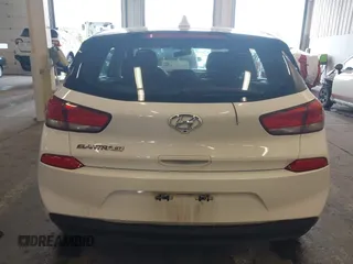 2018 Hyundai Elantra z VIN KMHH35LE0JU029275, wystawiony jako IAAI lot #39288538 z przebiegiem 17 937 mil mil oraz . Historia ofert i sprzedaży dostępna na DreamBid. Obrazek 17.