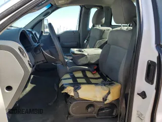 2004 Ford F-150 XL z VIN 1FTRF12W84NB39296, wystawiony jako Copart lot #54334695 z przebiegiem 299 033 mil mil oraz Szkody całkowita. Historia ofert i sprzedaży dostępna na DreamBid. Obrazek 7.