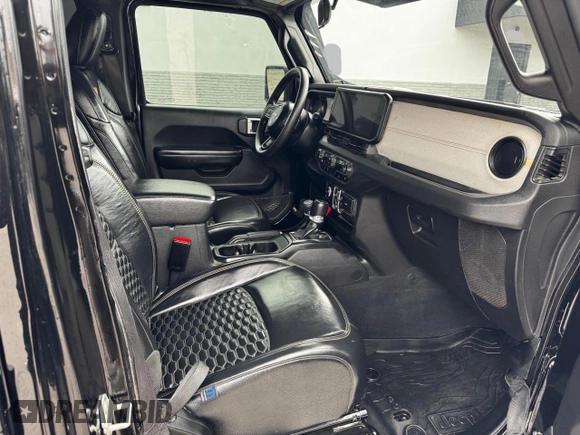 2024 Jeep Gladiator Sport S with VIN 1C6HJTAG2RL132886, listed as a Copart auction lot 63946735 with 6,111 mi miles and Clean title. Bid and sale history available at DreamBid. Image 5.