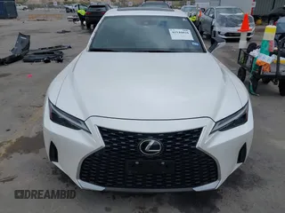 2022 Lexus IS 300 z VIN JTHDA1D23N5121856, wystawiony jako IAAI lot #41146026 z przebiegiem 58 937 mil mil oraz . Historia ofert i sprzedaży dostępna na DreamBid. Obrazek 13.