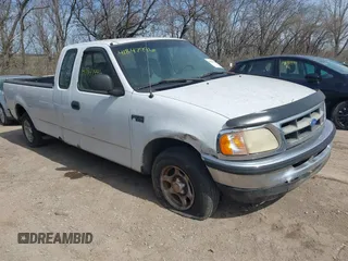 1997 Ford F-150 z VIN 1FTDX1729VNB55165, wystawiony jako IAAI lot #41847996 z przebiegiem 212 199 mil mil oraz . Historia ofert i sprzedaży dostępna na DreamBid. Obrazek 1.