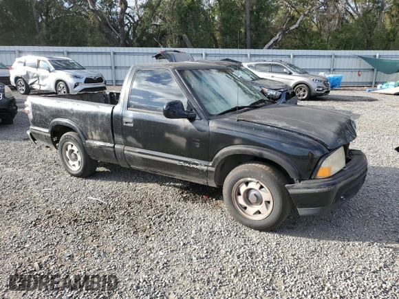 1998 GMC Sonoma z VIN 1GTCS144XW8525300, wystawiony jako Copart lot #85439034 z przebiegiem 250 144 mil mil oraz Szkody całkowita. Historia ofert i sprzedaży dostępna na DreamBid. Obrazek 4.