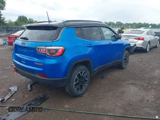 2019 Jeep Compass Trailhawk z VIN 3C4NJDDB6KT760638, wystawiony jako IAAI lot #42634778 z przebiegiem 88 965 mil mil oraz . Historia ofert i sprzedaży dostępna na DreamBid. Obrazek 4.