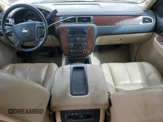 2007 Chevrolet Suburban LT z VIN 1GNFK16317J167510, wystawiony jako Copart lot #50363675 z przebiegiem Nie podano mil oraz Czysty tytuł • Clean title. Historia ofert i sprzedaży dostępna na DreamBid. Obrazek 8.