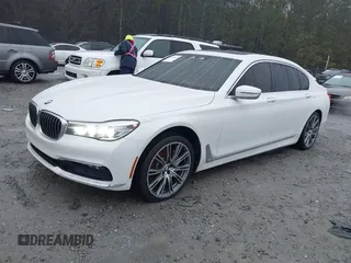 2017 BMW 7 Series 740i z VIN WBA7E2C51HG740000, wystawiony jako IAAI lot #41407048 z przebiegiem 114 929 mil mil oraz . Historia ofert i sprzedaży dostępna na DreamBid. Obrazek 17.