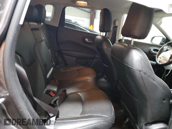 2019 Jeep Compass Latitude z VIN 3C4NJDBB4KT670391, wystawiony jako Copart lot #61283805 z przebiegiem 80 584 mil mil oraz Szkoda całkowita • Salvage title. Historia ofert i sprzedaży dostępna na DreamBid. Obrazek 11.
