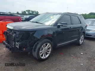 2018 Ford Explorer XLT z VIN 1FM5K7D83JGC39166, wystawiony jako IAAI lot #42425333 z przebiegiem 122 029 mil mil oraz . Historia ofert i sprzedaży dostępna na DreamBid. Obrazek 2.