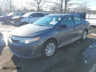 2013 Toyota Camry Hybrid LE with VIN 4T1BD1FK6DU080281, listed as a IAAI auction lot 41402520 with 58,625 mi miles. Bid and sale history available at carsss.com. Image 2.