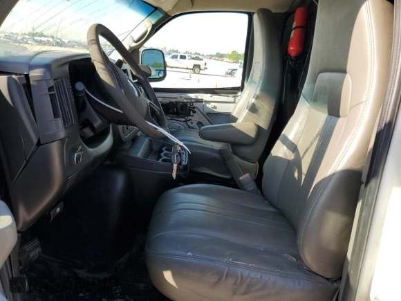 2011 GMC Savana z VIN 1GTW7GCL3B1138908, wystawiony jako Copart lot #56454604 z przebiegiem Nie podano mil oraz Czysty tytuł • Clean title. Historia ofert i sprzedaży dostępna na DreamBid. Obrazek 7.