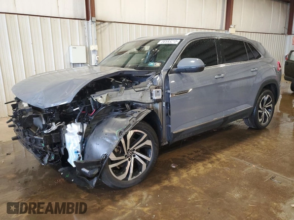 2021 Volkswagen Atlas SEL Premium z VIN 1V2TE2CA0MC220420, wystawiony jako Copart lot #56583215 z przebiegiem 27 662 mil mil oraz Szkoda całkowita • Salvage title. Historia ofert i sprzedaży dostępna na DreamBid. Obrazek 1.