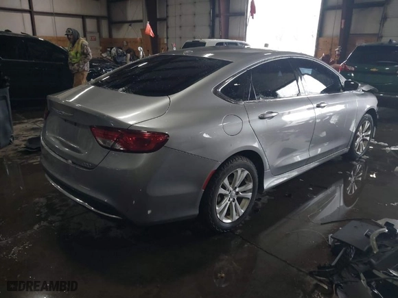 2015 Chrysler 200 Limited with VIN 1C3CCCAB3FN587493, listed as a IAAI auction lot 41630990 with 175,158 mi miles. Bid and sale history available at carsss.com. Image 4.