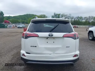 2017 Toyota RAV4 XLE с VIN JTMWFREV9HJ126106, выставлен на аукционе IAAI как лот 42240404 с пробегом 114 миль миль и . История ставок и продаж доступна на DreamBid. Изображение 17.