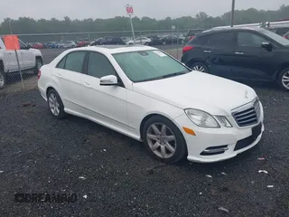 2013 Mercedes-Benz E 350 Luxury z VIN WDDHF2EB9DA730342, wystawiony jako IAAI lot #42504810 z przebiegiem 131 083 mil mil oraz . Historia ofert i sprzedaży dostępna na DreamBid. Obrazek 1.