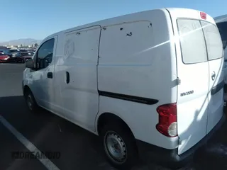 2015 Nissan NV200 SV z VIN 3N6CM0KN6FK701120, wystawiony jako IAAI lot #41971475 z przebiegiem 209 564 mil mil oraz . Historia ofert i sprzedaży dostępna na DreamBid. Obrazek 17.