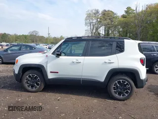 2023 Jeep Renegade Trailhawk z VIN ZACNJDC16PPP73152, wystawiony jako IAAI lot #42128199 z przebiegiem 2 779 mil mil oraz . Historia ofert i sprzedaży dostępna na DreamBid. Obrazek 14.