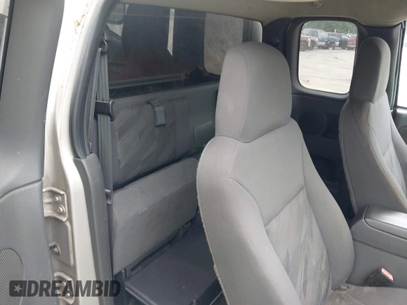 2005 Chevrolet Colorado LS Z71 z VIN 1GCDT196058169286, wystawiony jako IAAI lot #42208755 z przebiegiem 173 083 mil mil oraz . Historia ofert i sprzedaży dostępna na DreamBid. Obrazek 8.