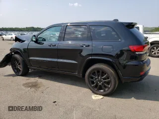 2022 Jeep Grand Cherokee WK Laredo X with VIN 1C4RJFAG0NC147931, listed as a Copart auction lot 62781483 with 9,586 mi miles and Salvage Title. Bid and sale history available at carsss.com. Image 2.