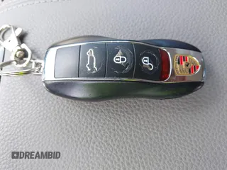 2014 Porsche Cayenne z VIN WP1AA2A2XELA91523, wystawiony jako IAAI lot #42538298 z przebiegiem 67 001 mil mil oraz . Historia ofert i sprzedaży dostępna na DreamBid. Obrazek 11.