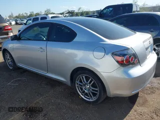 2010 Scion tC z VIN JTKDE3B75A0321993, wystawiony jako IAAI lot #41956324 z przebiegiem 135 852 mil mil oraz . Historia ofert i sprzedaży dostępna na DreamBid. Obrazek 3.