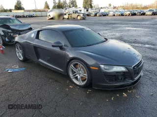 2010 Audi R8 z VIN WUAAUAFG0AN000963, wystawiony jako Copart lot #84955394 z przebiegiem 96 738 mil mil oraz Szkody całkowita. Historia ofert i sprzedaży dostępna na DreamBid. Obrazek 4.