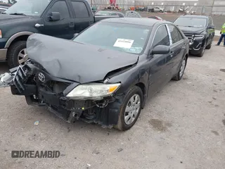 2010 Toyota Camry z VIN 4T4BF3EKXAR074797, wystawiony jako IAAI lot #42425096 z przebiegiem 120 451 mil mil oraz . Historia ofert i sprzedaży dostępna na DreamBid. Obrazek 2.