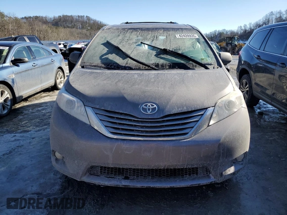 2017 Toyota Sienna with VIN 5TDDZ3DC1HS179848, listed as a Copart auction lot 42428935 with 90,137 mi miles and Salvage Title. Bid and sale history available at DreamBid. Image 5.