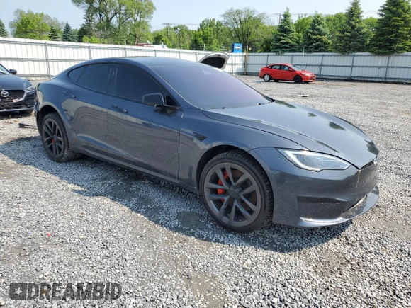 2023 Tesla Model S Plaid z VIN 5YJSA1E61PF518977, wystawiony jako Copart lot #60391625 z przebiegiem Nie podano mil oraz Szkoda całkowita • Salvage title. Historia ofert i sprzedaży dostępna na DreamBid. Obrazek 4.