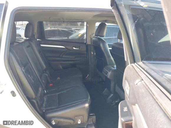 2014 Toyota Highlander XLE with VIN 5TDKKRFH3ES038170, listed as a IAAI auction lot 41740889 with 215,715 mi miles. Bid and sale history available at carsss.com. Image 8.